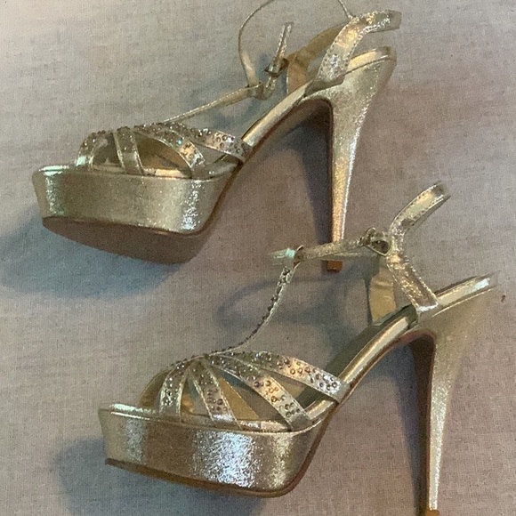 NWOT Touch up heels - Picture 5 of 9